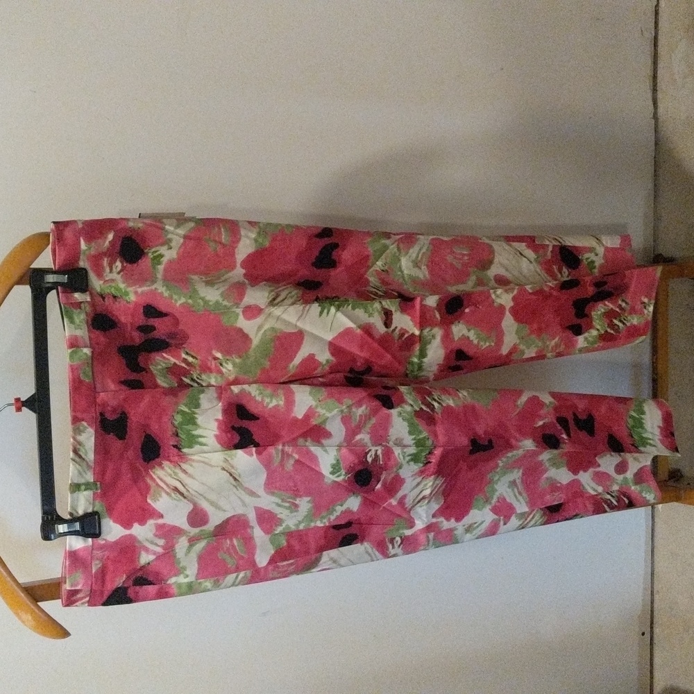 LARRY LEVINE WOMEN CROPPED FLOWER PANTS~CAPRIS PANTS~CROP PANTS sz 10 & 12 CAPRI